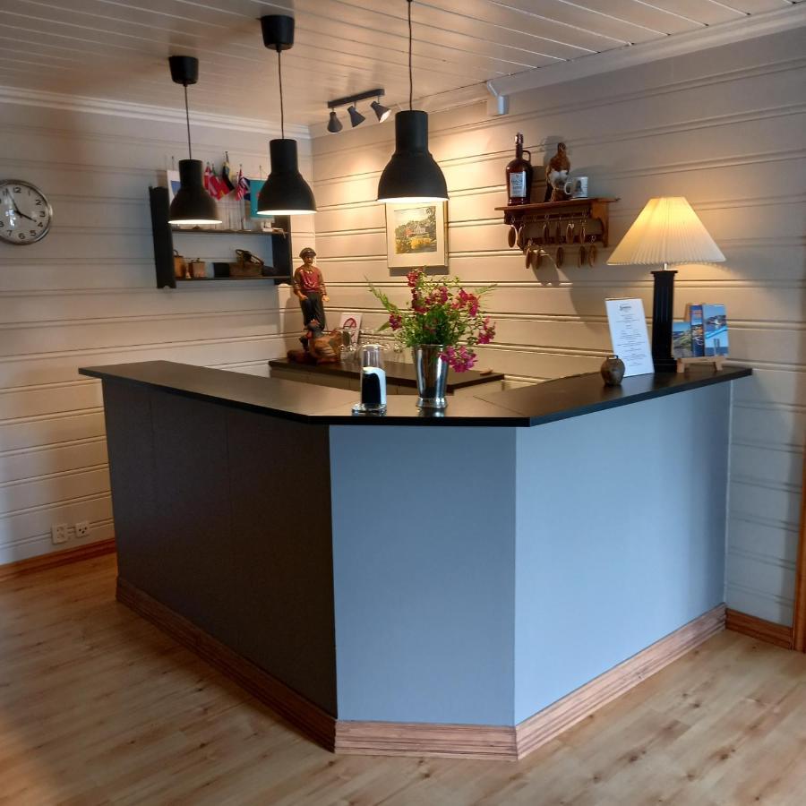 Sandbrekke Gjestegard Hotel Skjarhollen