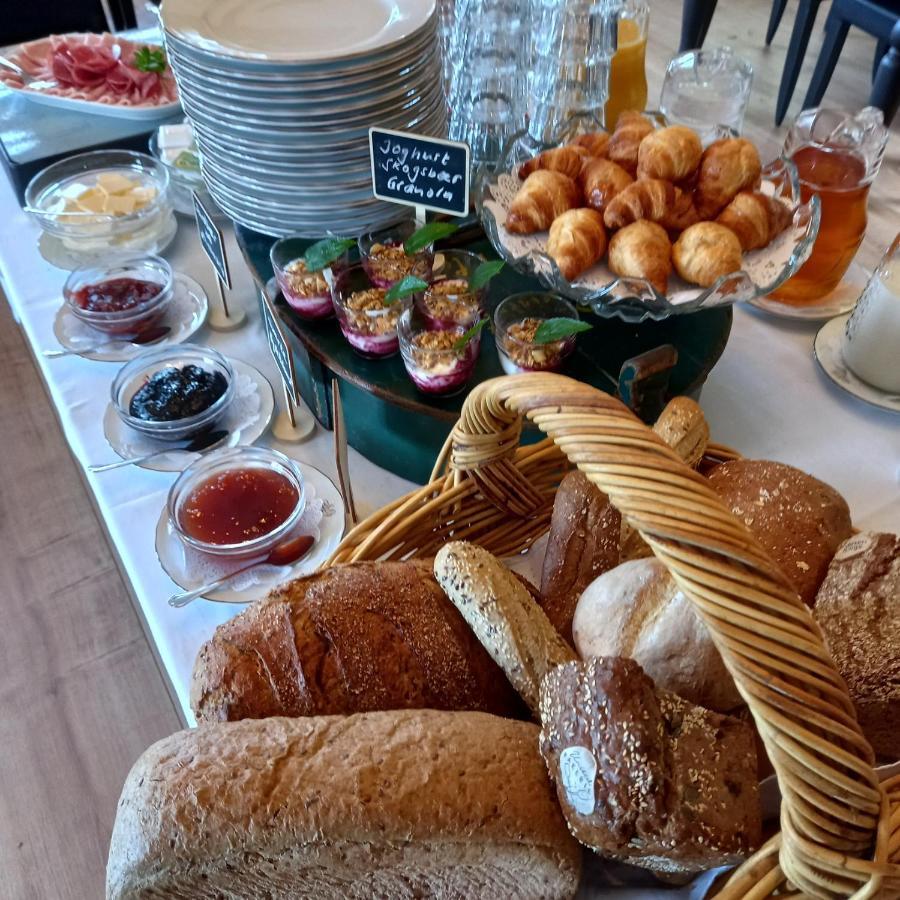 Sandbrekke Gjestegard Hotel