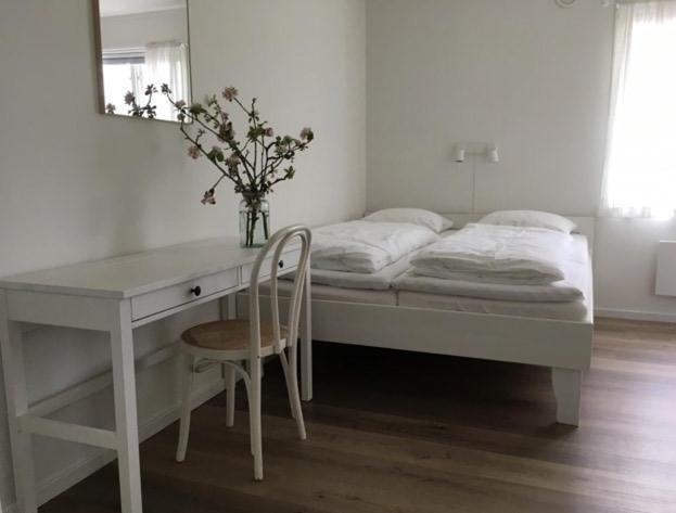 Sandbrekke Gjestegard Hotel *